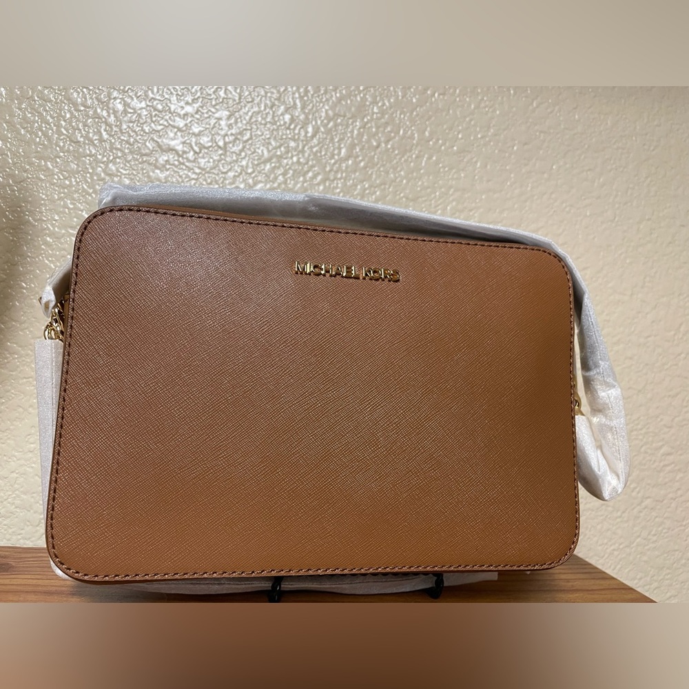 Michael Kors  Women’s Jet Set Large East West Crossbody Handbag Brown 10 x 7”